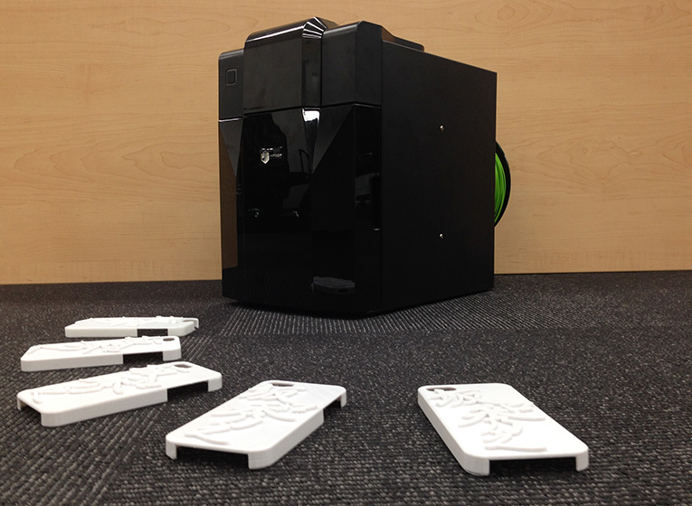 初心者OKな「UP! 3Dプリンター」を敢えてマニアックに深堀。iPhoneケース自作で激しく検証。